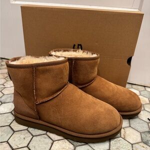 Ugg Mini 2 Size women’s 8